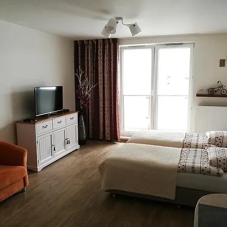 Manhattan Place Apartment *